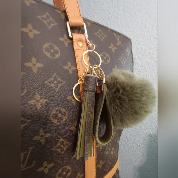 Louis Vuitton Bags - Picture 7 of 16